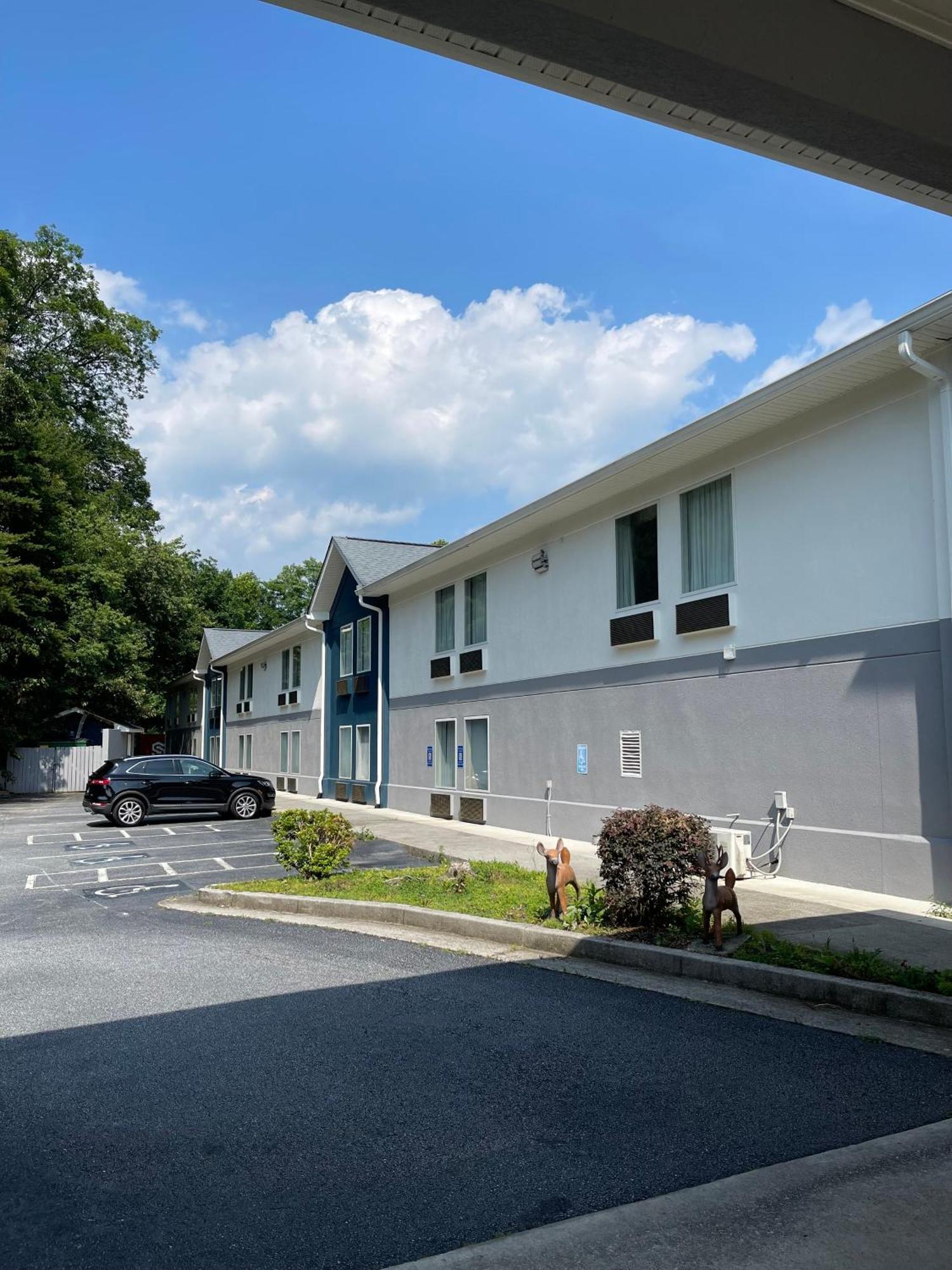 Clarion Pointe-Dillard Near Blue Ridge Mountains Hotell Eksteriør bilde