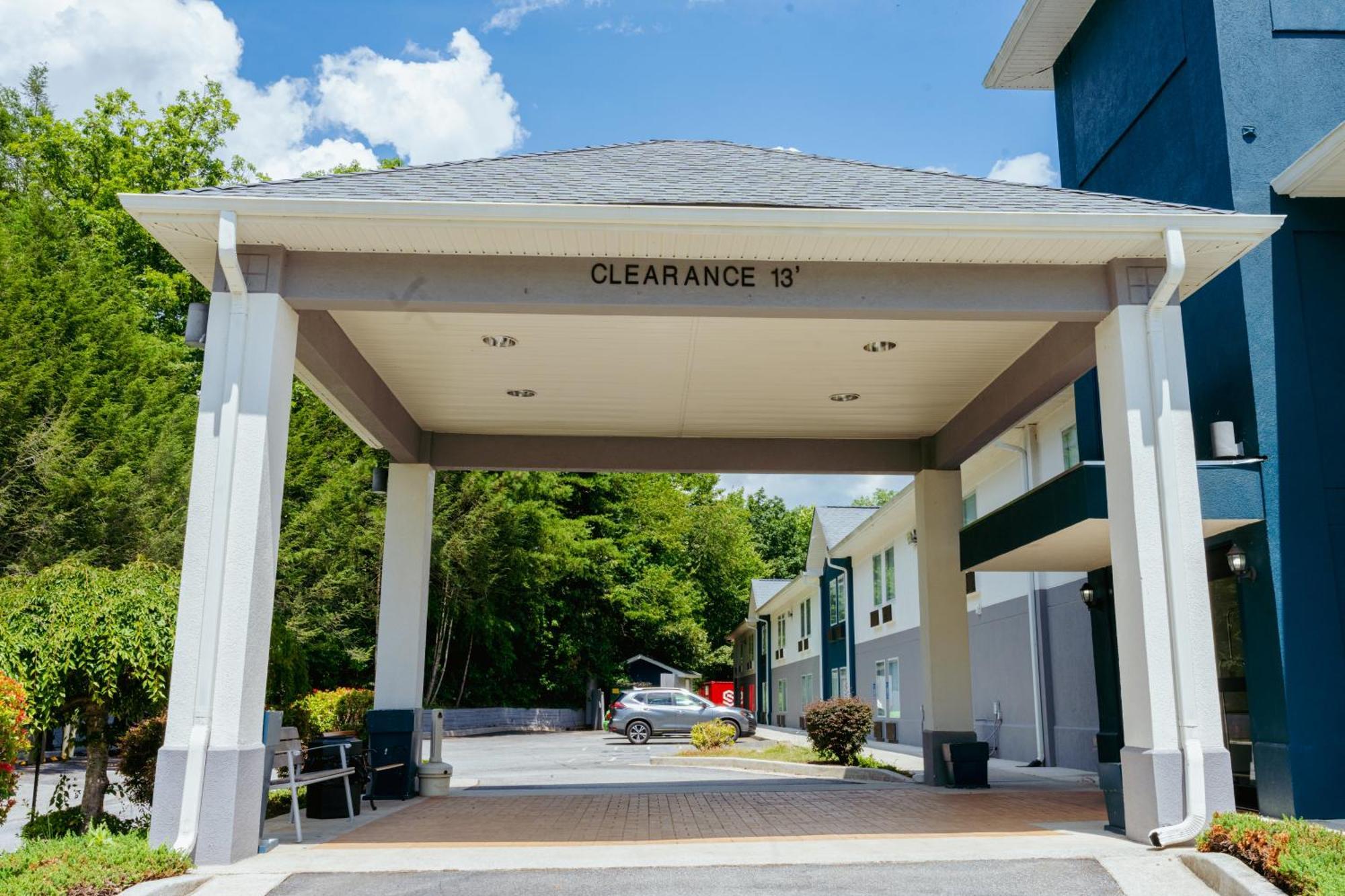 Clarion Pointe-Dillard Near Blue Ridge Mountains Hotell Eksteriør bilde